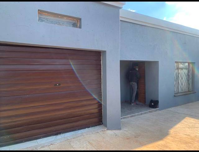2 BEDROOM HOUSE FOR SALE IN TEMBISA EXT 7